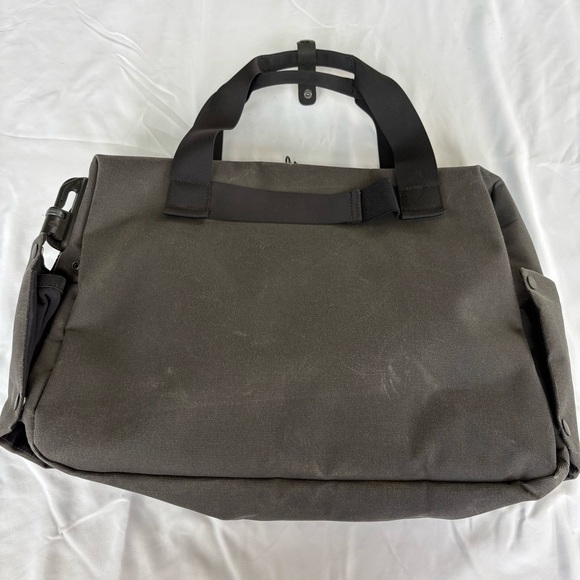 PacSafe Gray Briefcase InstaSafe Series w/RFID - Picture 5 of 16